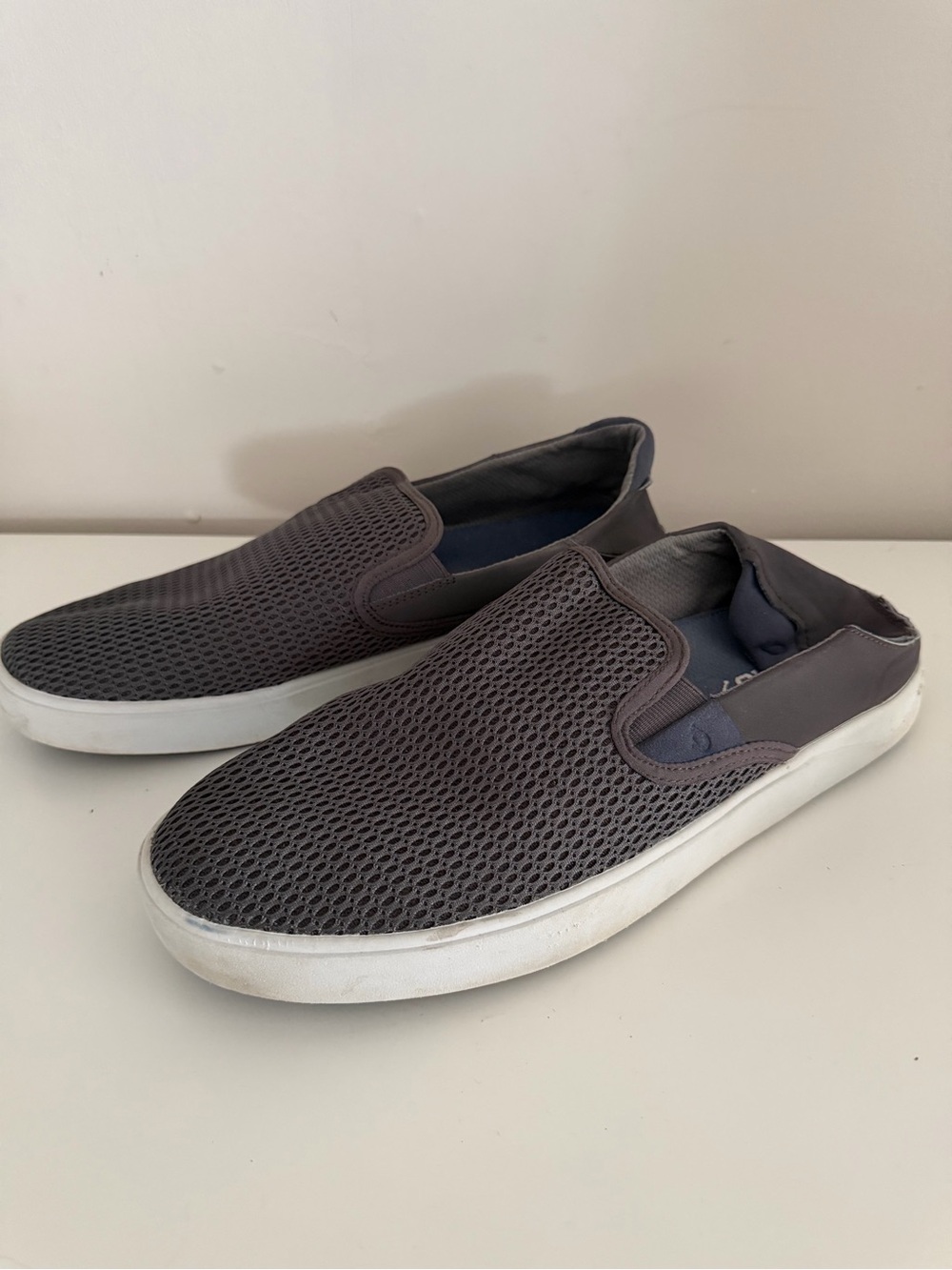 OluKai men’s 11 Lae’ahi gray mesh crush heel slip on comfort lightweight sneaker